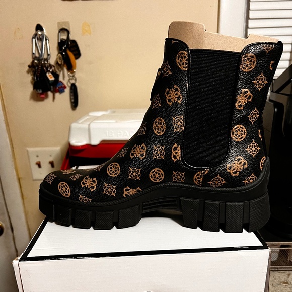 Guess boots - Picture 1 of 3